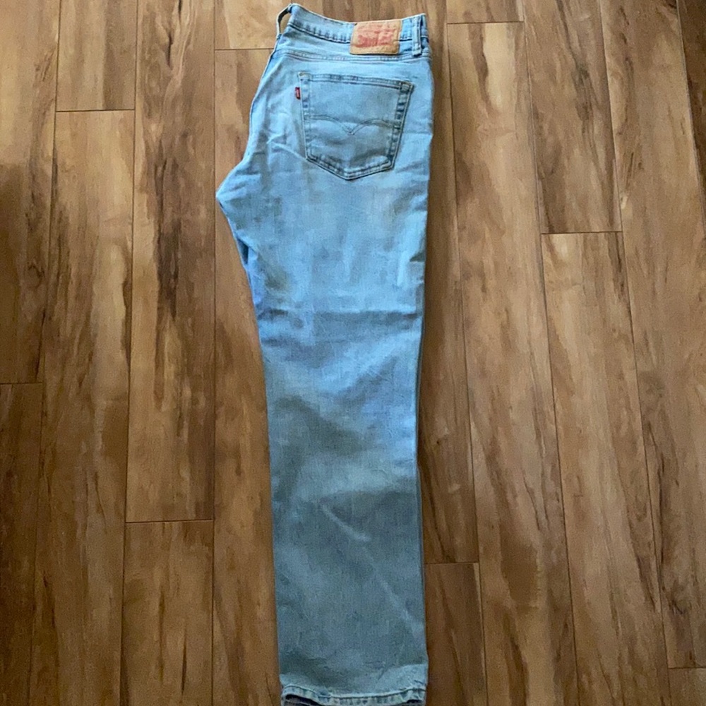 Light/Dark wash Levi Jeans style:514 /541 W34 L32